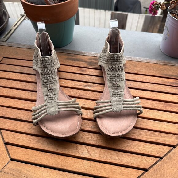 Adam Tucker Nolana Sandals With Back Zipper Size 9M - Picture 1 of 9